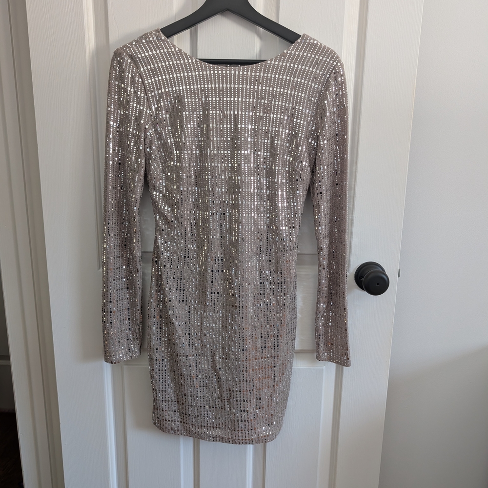 VENUS Women's Shimmering Long Sleeve Body Con Dress - Silver XS